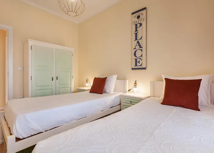 Feel At Home - Free Private Parking